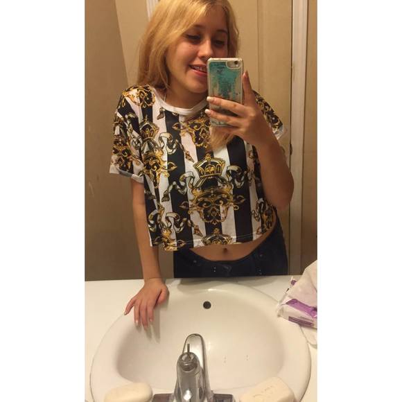 Profile Picture of Julia Carranza (@juliaareynoso) on Poshmark