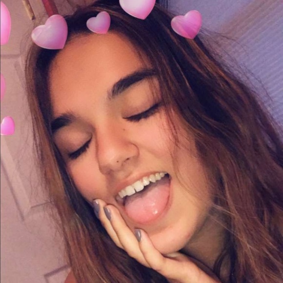 Profile Picture of Valentina Hergott (@valentinaherg) on Poshmark