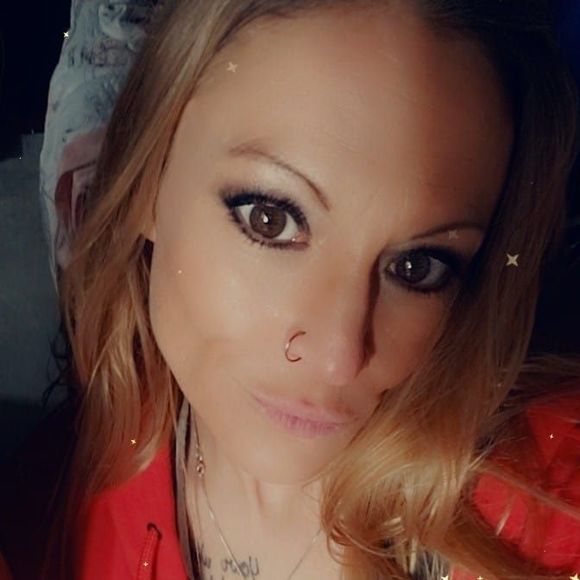 Profile Picture of Brandy Howell (@brandyhowell130) on Poshmark