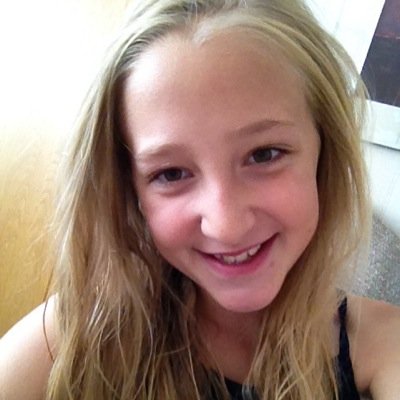 Profile Picture of Mia Manning (@miaherrydweet) on Twitter