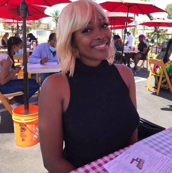 Profile Picture of Johnnakay Blocker (@missjo_b) on Poshmark