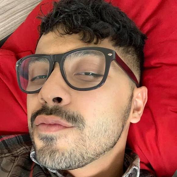 Profile Picture of Aaron De la rosa (@aarron114) on Poshmark