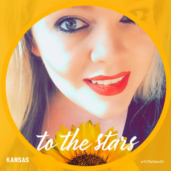 Profile Picture of Amanda Kolb (@amandakolb) on Poshmark