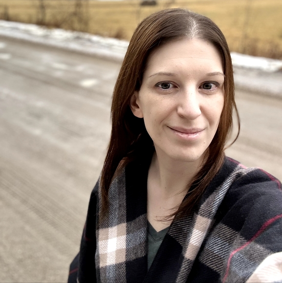 Profile Picture of Jacqueline Roy (@jackieroy5650) on Poshmark