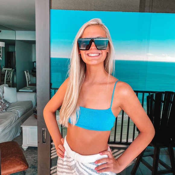 Profile Picture of Becca Sieckmann (@becca_lynn_19) on Poshmark