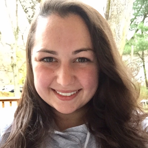 Profile Picture of Kelly O'leary (@kellxbellz) on Poshmark