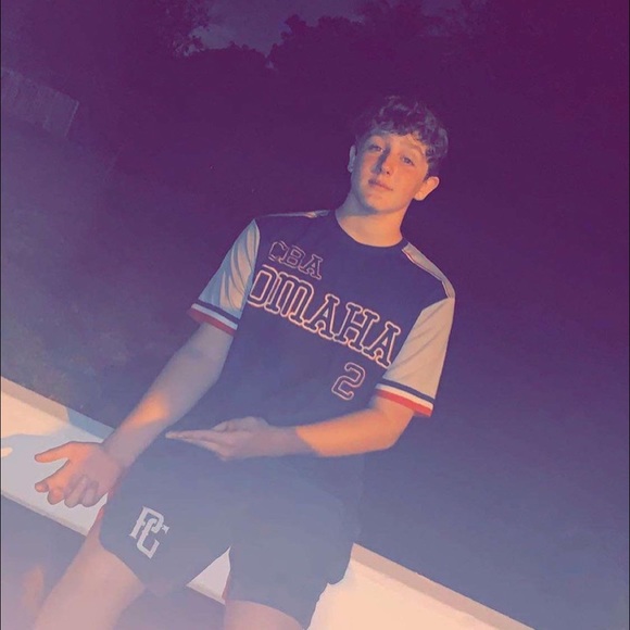 Profile Picture of Tyler Anderten (@tanderten5) on Poshmark