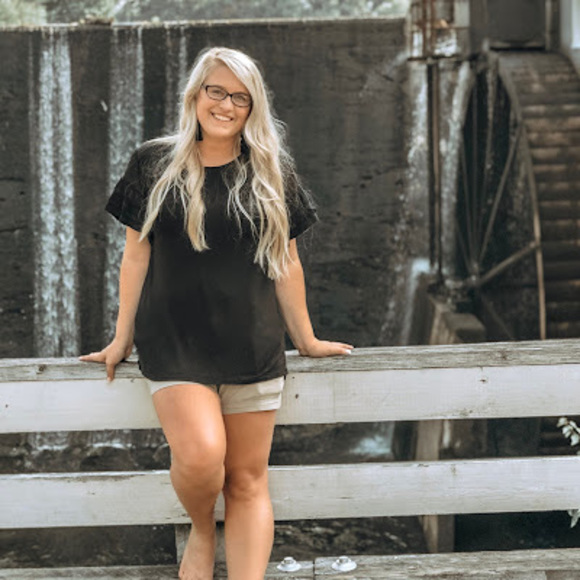 Profile Picture of Haylee Mcleymore (@hnbowman93) on Poshmark