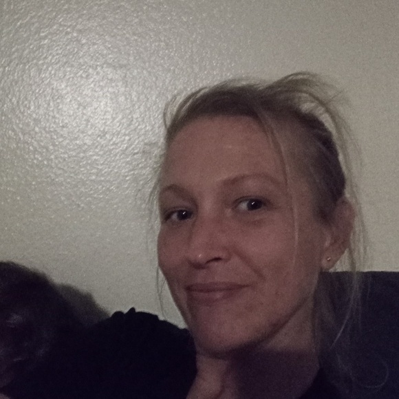 Sabrina Raether - Poshmark Profile Picture of Sabrina Raether (@sabrina291) on Poshmark