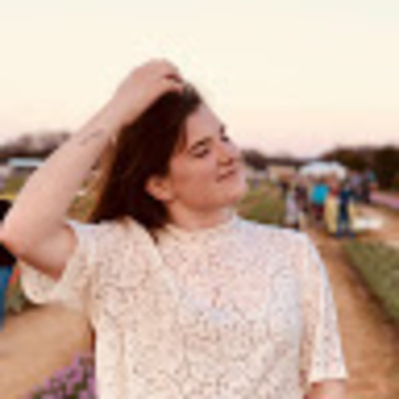 Profile Picture of Polley Poer (@polleypoer) on Poshmark