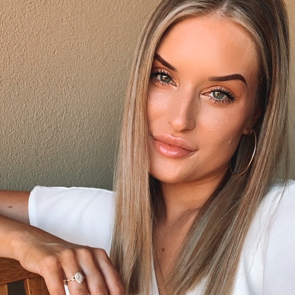 Profile Picture of Emily Pozzi (@emilypozzi) on Poshmark