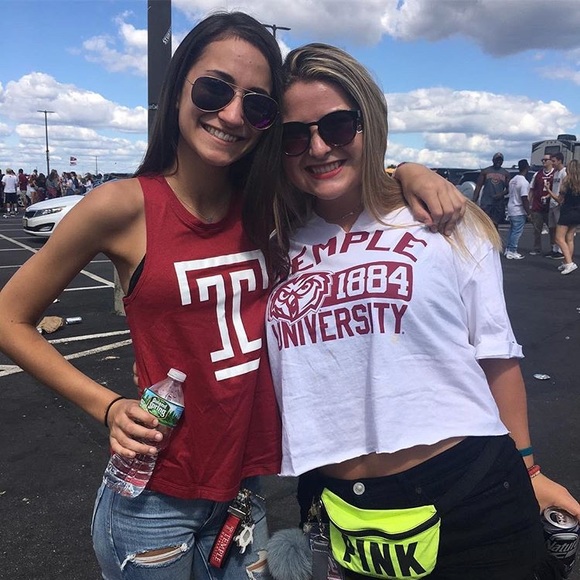 Profile Picture of Emma Clahane (@eclahane) on Poshmark