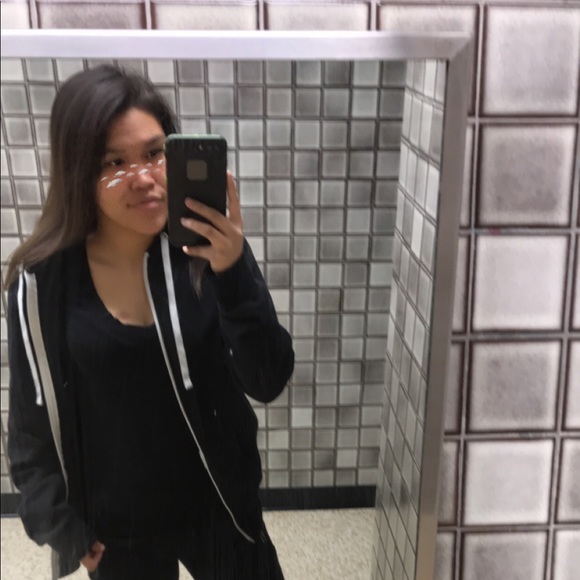 Profile Picture of Miranda Mack (@miranda_74) on Poshmark