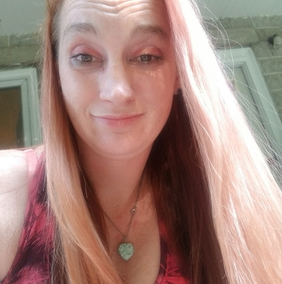 Profile Picture of Alisa Killingbeck (@alisakilling420) on Poshmark