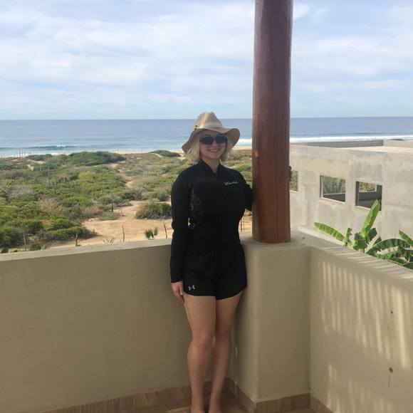 Profile Picture of Brooklyn Lozier (@brooklynlozier) on Poshmark