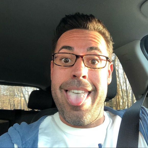 Profile Picture of John Bloomquist (@bloomy921) on Poshmark