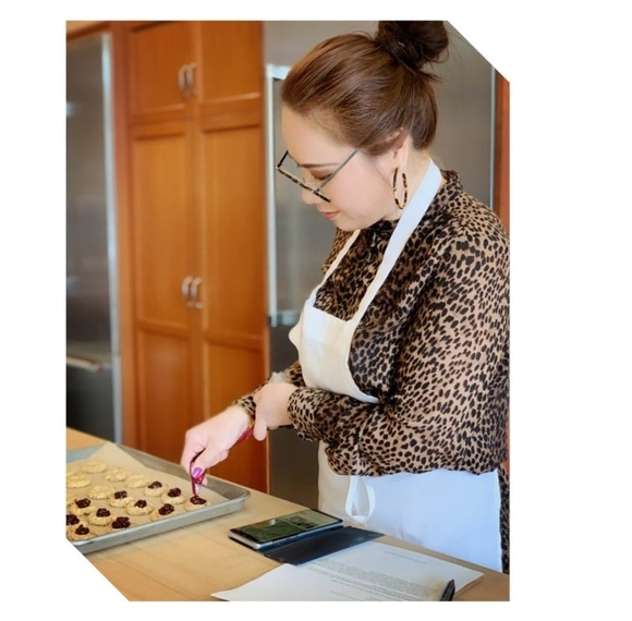 Profile Picture of Kim Lam (@kimmiepoo) on Poshmark