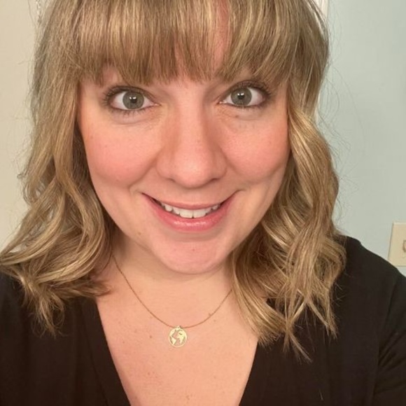 Profile Picture of Lisa Barrett (@lisabarrett593) on Poshmark