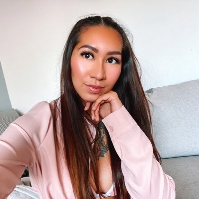 Profile Picture of Rachie (@rachellereign) on Twitter