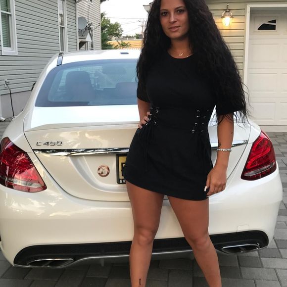 Profile Picture of Salma Elsafy (@greenmonkey933) on Poshmark