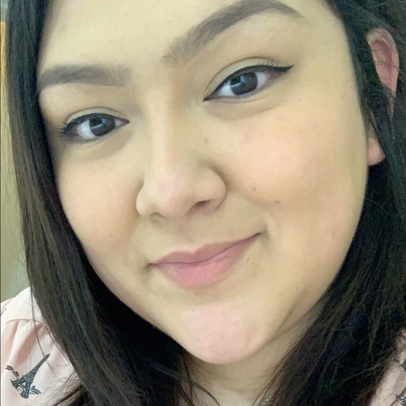 Profile Picture of Valerie Chazari (@vchazari) on Poshmark