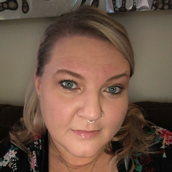 Profile Picture of Tracy Bardonaro (@tbardonaro) on Poshmark