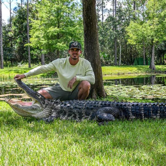 Luis Besteiro - Poshmark Profile Picture of Luis Besteiro (@ljbesteiro) on Poshmark