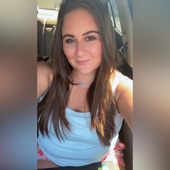 Profile Picture of Kelly Wilkins (@kaw0915) on Poshmark