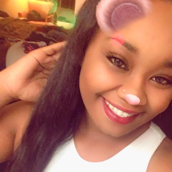 Profile Picture of Andrea Brumley (@andreabrumley) on Poshmark