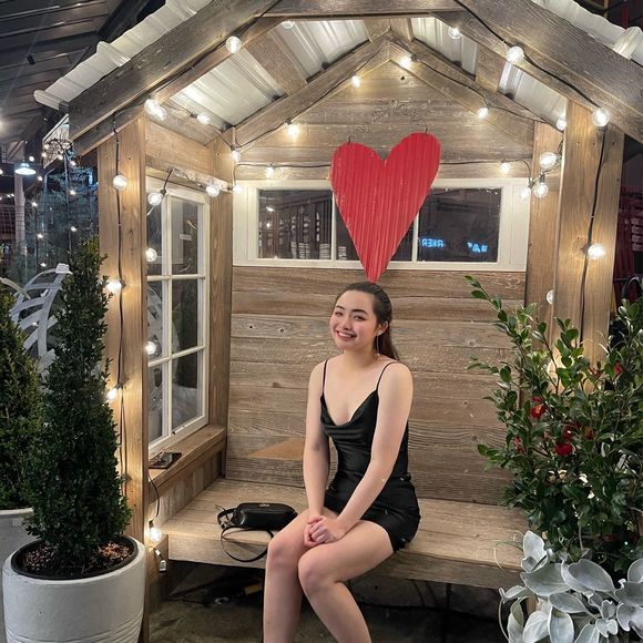 Profile Picture of Violet Nguyen (@violetnguyen546) on Poshmark