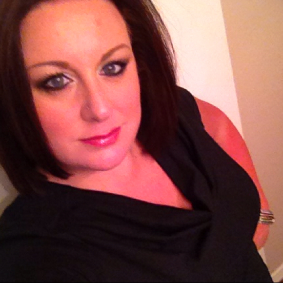 Profile Picture of Samantha Haddock (@sammarie311) on Poshmark
