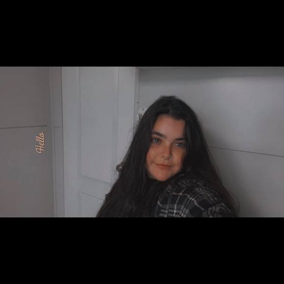 Profile Picture of Sarah Carlsson (@sarahamm2803) on Poshmark