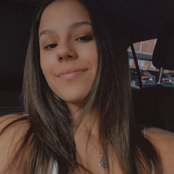 Profile Picture of Julie Oriente (@julieoriente7) on Poshmark