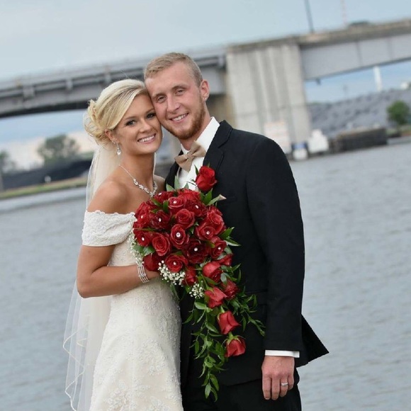 Ryan Hoheneder - Poshmark Profile Picture of Ryan Hoheneder (@hoheneder93) on Poshmark