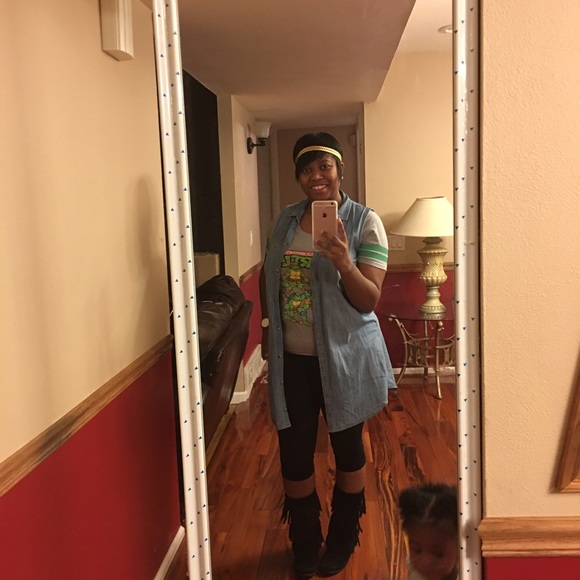 Profile Picture of Crystal Coates (@doublecee_04) on Poshmark