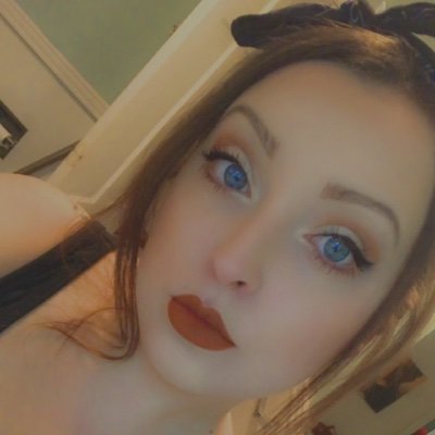 Profile Picture of J (@joaniehughes) on Twitter