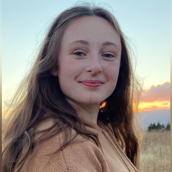 Profile Picture of Rachel England (@rachelenglan911) on Poshmark