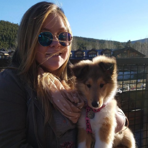 Profile Picture of Danielle Valdes (@danivaldes) on Poshmark