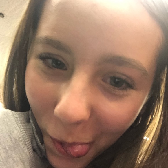 Profile Picture of Natalie voss Shechtman (@natgirl111) on Poshmark