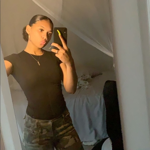 Profile Picture of Antonya Arscott (@antonya120) on Poshmark