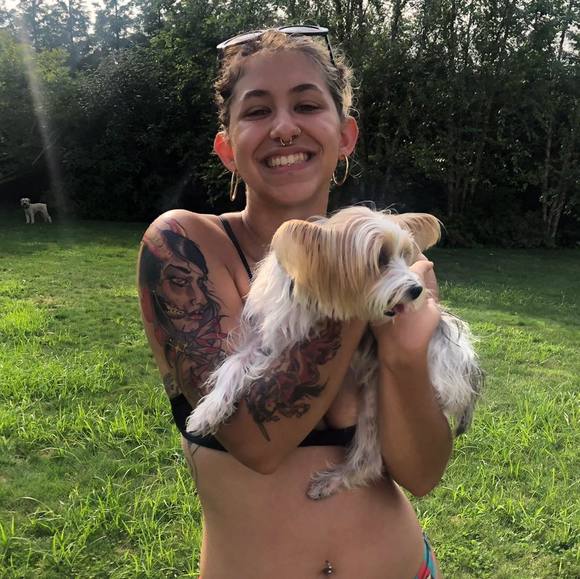 Profile Picture of Bella Lubsey (@goober15000) on Poshmark