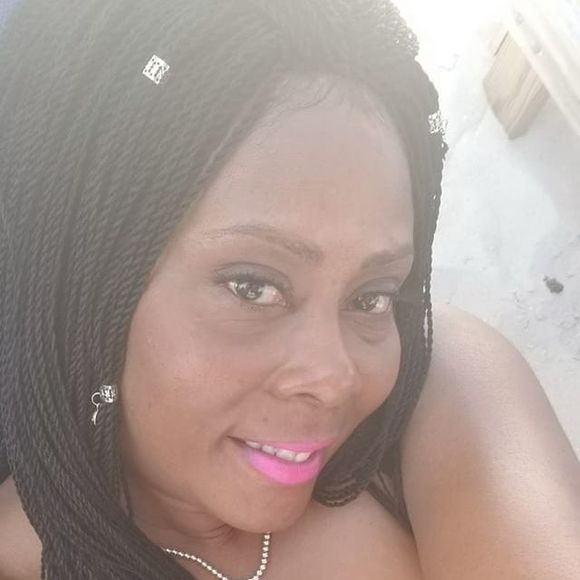 Profile Picture of Sharon Luvert (@luvertsharon112) on Poshmark