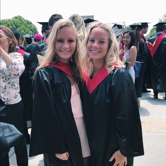 Profile Picture of Lexi Ledoyen (@lexiledoyen) on Poshmark