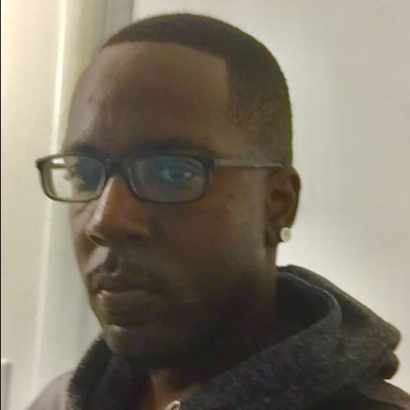 Profile Picture of David Bachelor (@davidb84) on Poshmark