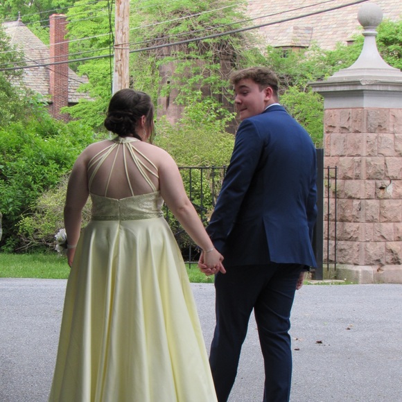 Profile Picture of Nina Calvaresi (@ninacal27) on Poshmark