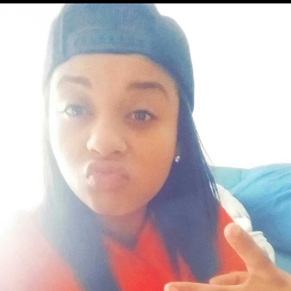 Profile Picture of Dominique Blake (@blak2501) on Poshmark