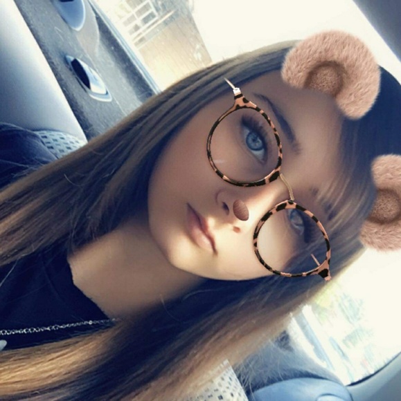 Profile Picture of Keilee Wesser (@keileew) on Poshmark