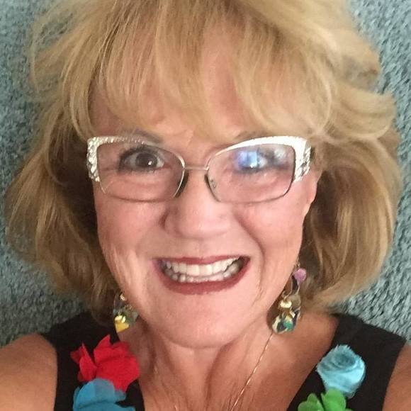Profile Picture of Sandra Ritter (@sandyritterstuf) on Poshmark