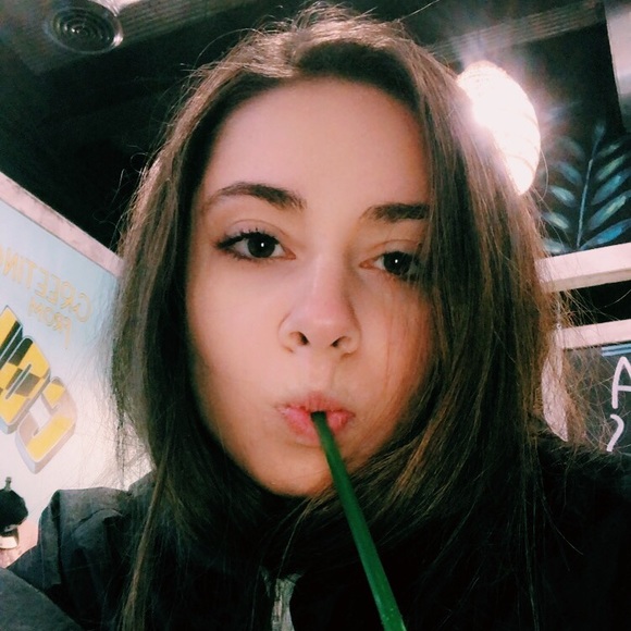 Profile Picture of Cailin Blessey (@cailinblessey) on Poshmark