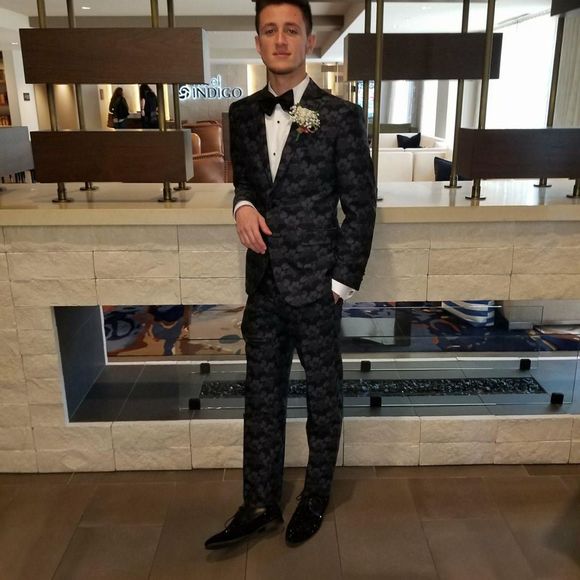 Profile Picture of Luciano Barbarotta (@lucianob2) on Poshmark